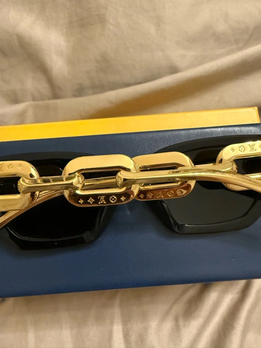 Louis Vuitton LV Edge Black Gold Cat-Eye Sunglasses - Picture 7 of 9